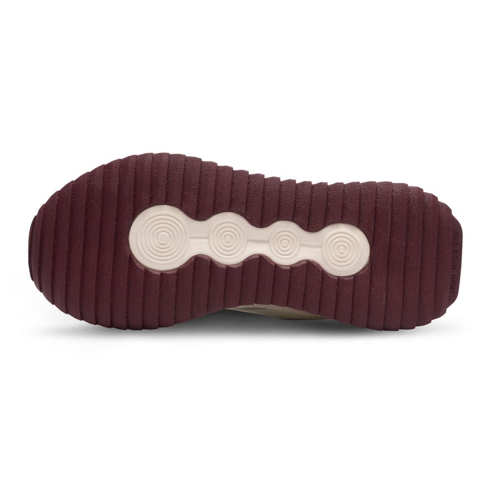 slyder2-web-1-irun-tienda-online-deporte-las-mejores-zapatillas-accesorios-deportivos-hombre-mujer-ninos-futbol-deporte-promocion-peru-compra-ahora.jpg
