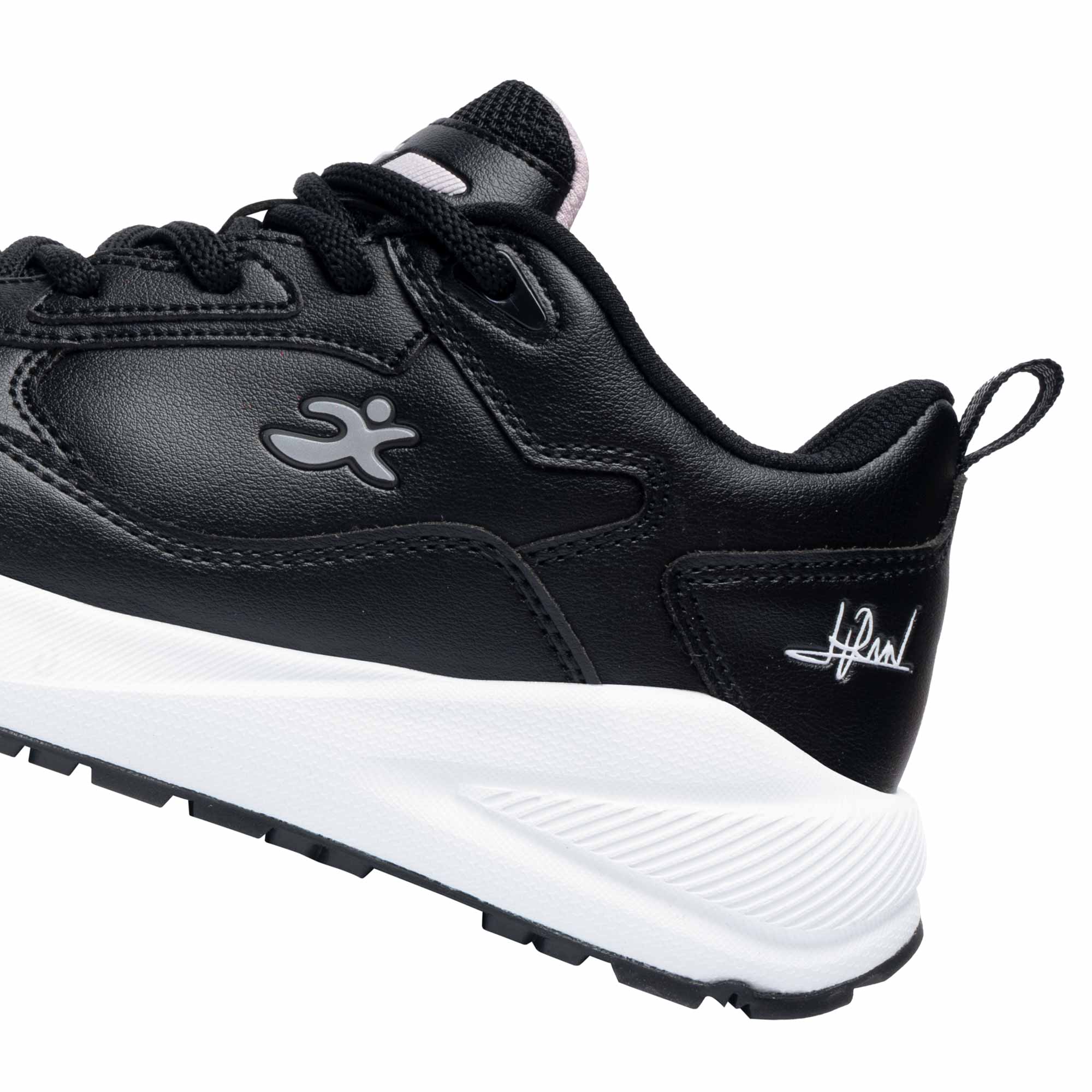 slyder2-web-1-irun-tienda-online-deporte-las-mejores-zapatillas-accesorios-deportivos-hombre-mujer-ninos-futbol-deporte-promocion-peru-compra-ahora.jpg